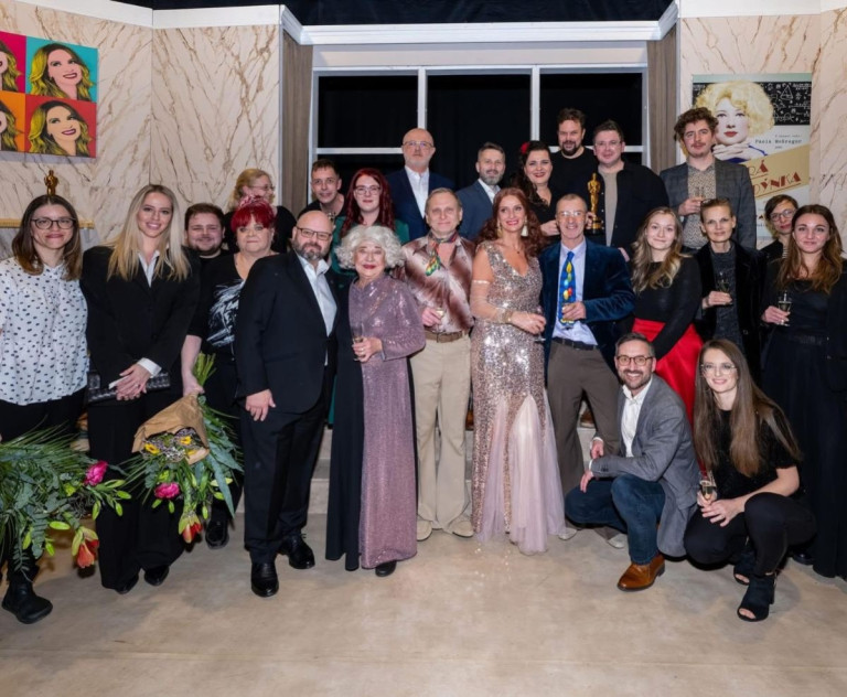 Divadlo Na Fidlovačce přivítalo nový rok premiérou inscenace S Oscarem se nerozvedu!