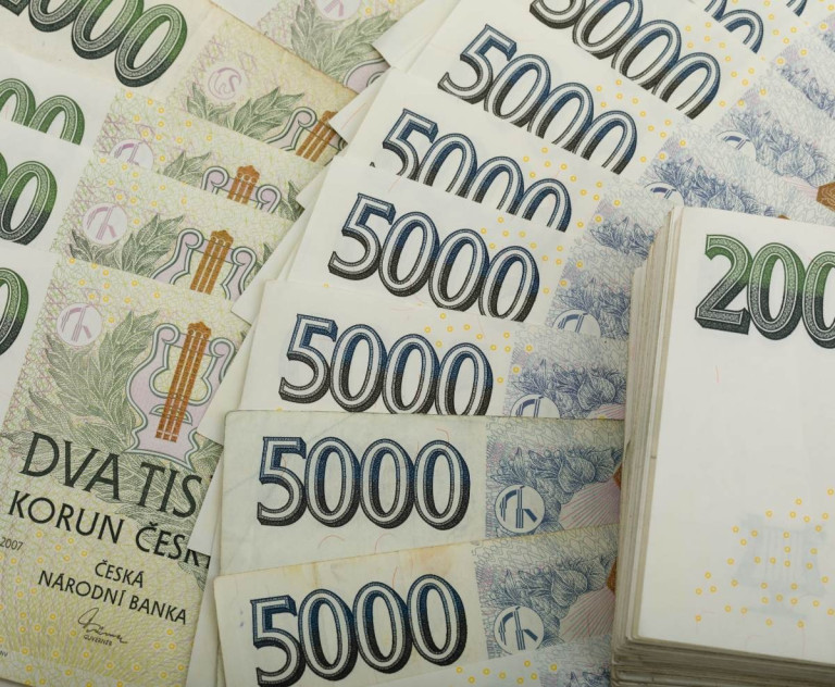 Mzdy se mění ve strašáka ekonomiky, průměr je nad 50 tisíci korunami
